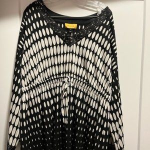 St. John Black and White Blouse Extra Large